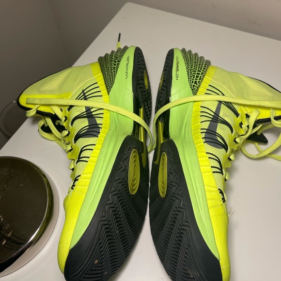 2013 Nike hyperdunks, neon green - Picture 3 of 5